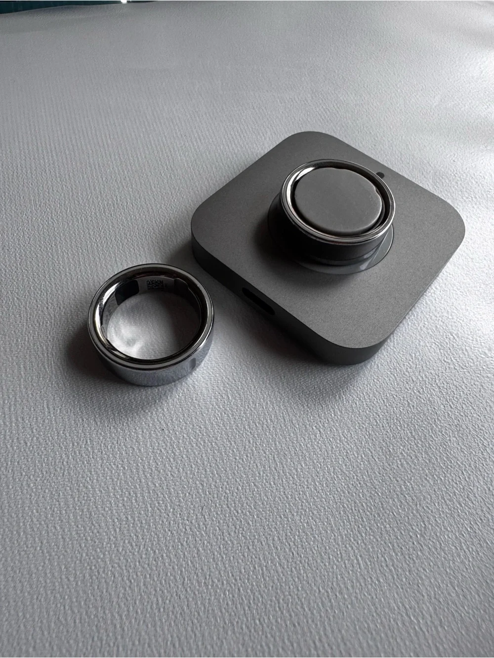 Oura Gray Magnetic Ring Accessory with Silver Accent